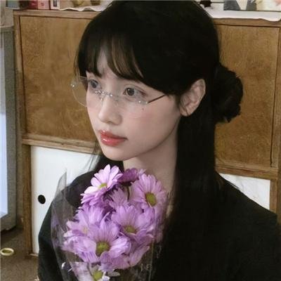 号舱房的女人